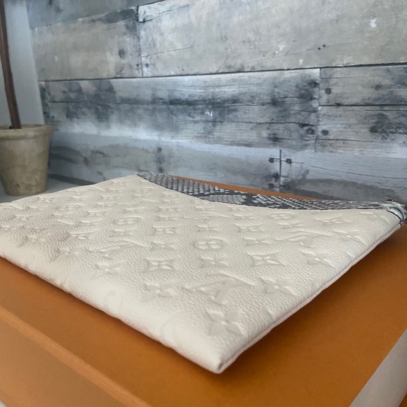 ‼️SOLD‼️New!! Louis Vuitton Python Daily Pouch - Picture 2 of 10